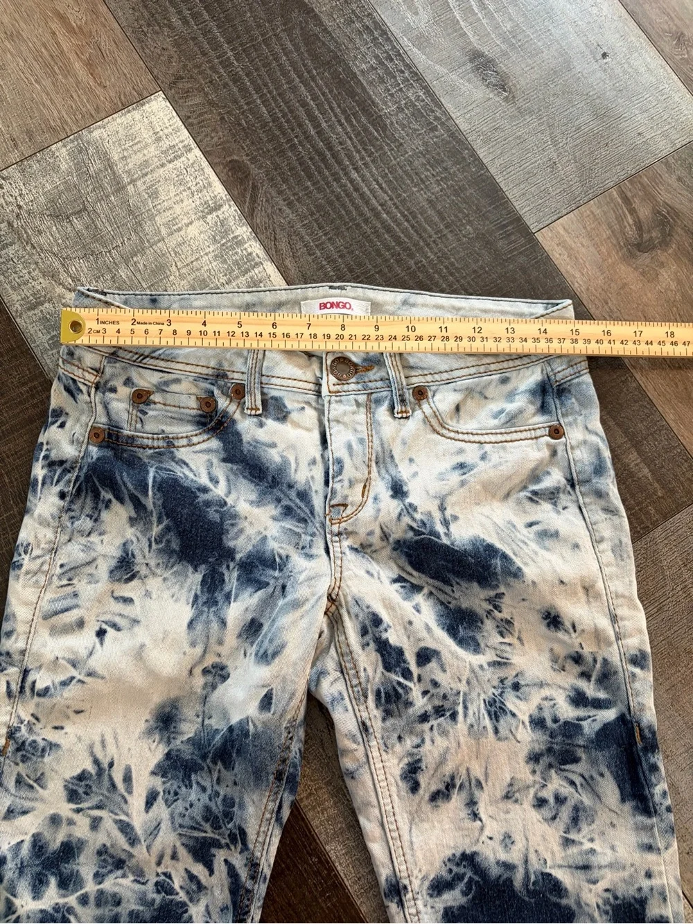 Bongo Y2K Acid Wash Cuffed Capri Jeans Juniors Size 9 Embroidered